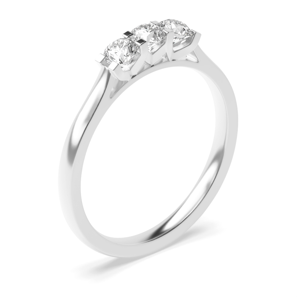 4 Claws Set Round Trilogy Diamond Ring in White Gold / Platinum