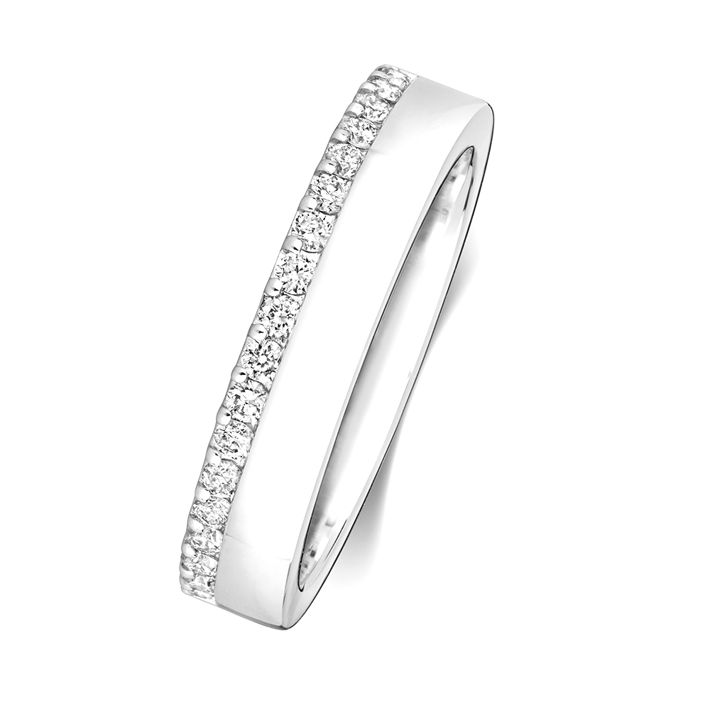 pave setting round diamond wedding ring